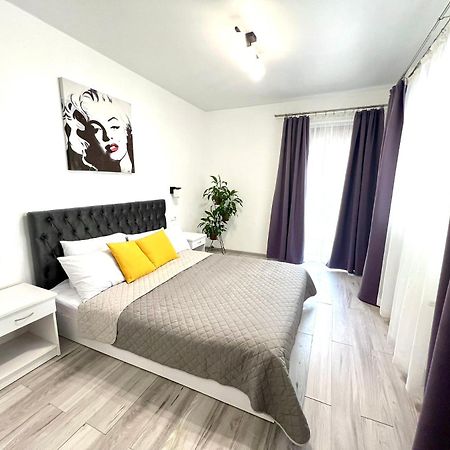 Osapart Comfortable Apartment In A Complex Great Britain Leópolis Exterior foto